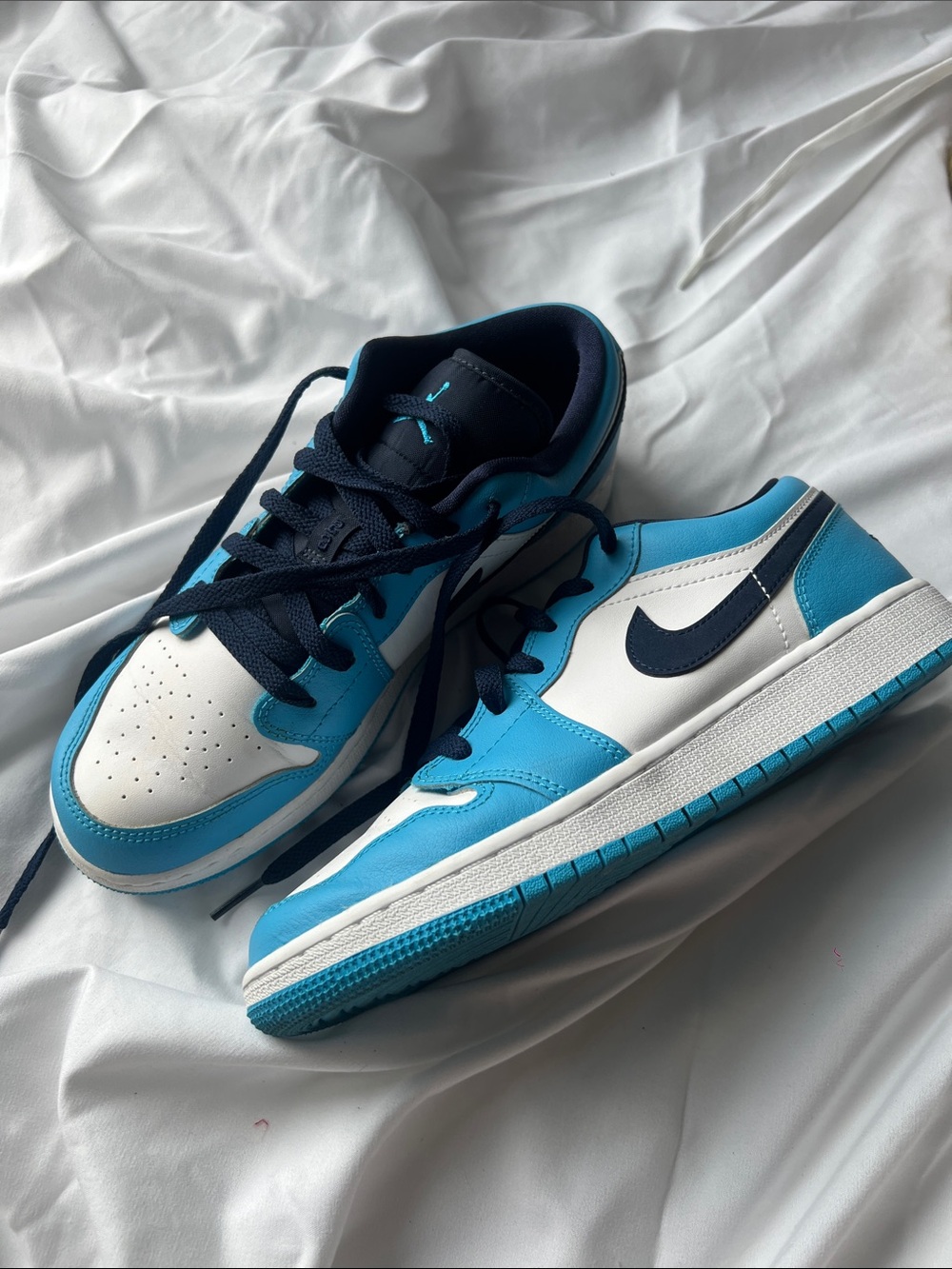 Size 8 women’s / 6.5 youth Air Jordon 1 Low UNC EUC